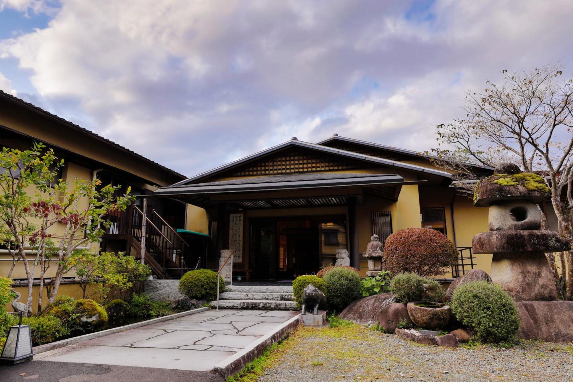 Tatsuta Ryokan Изу Екстериор снимка